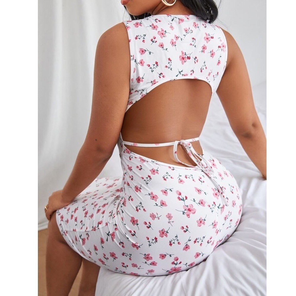 Floral Print Cut out Back Tank Dress NWOT.         🤩🤩🤩 - Picture 2 of 5